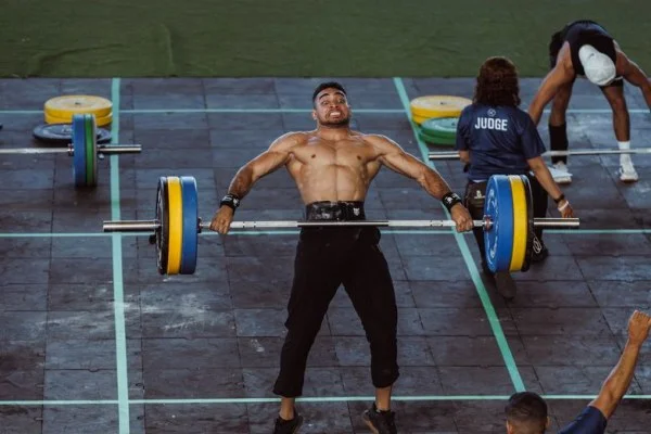 clean and jerk weightlifting